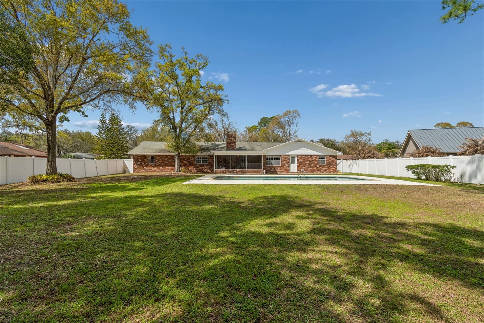 Listing photo id 30 for 6701 Mid Place