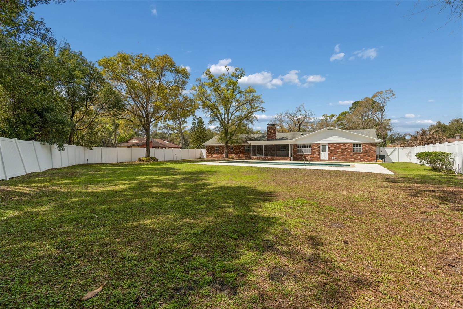 Listing photo id 31 for 6701 Mid Place