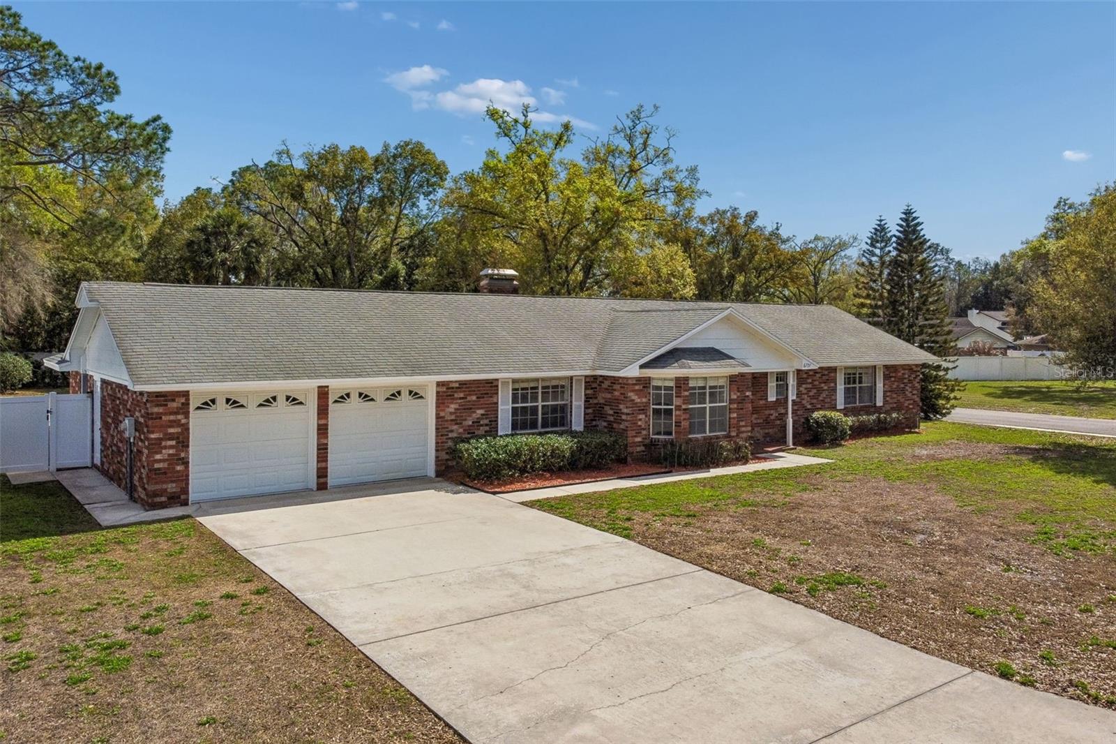 Listing photo id 33 for 6701 Mid Place