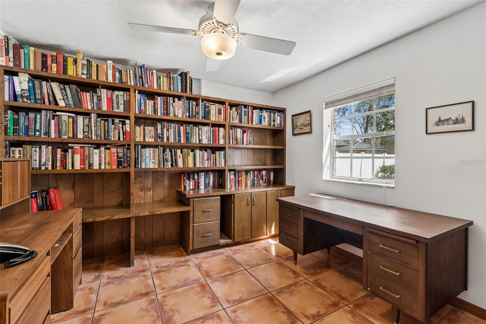 Listing photo id 35 for 6701 Mid Place