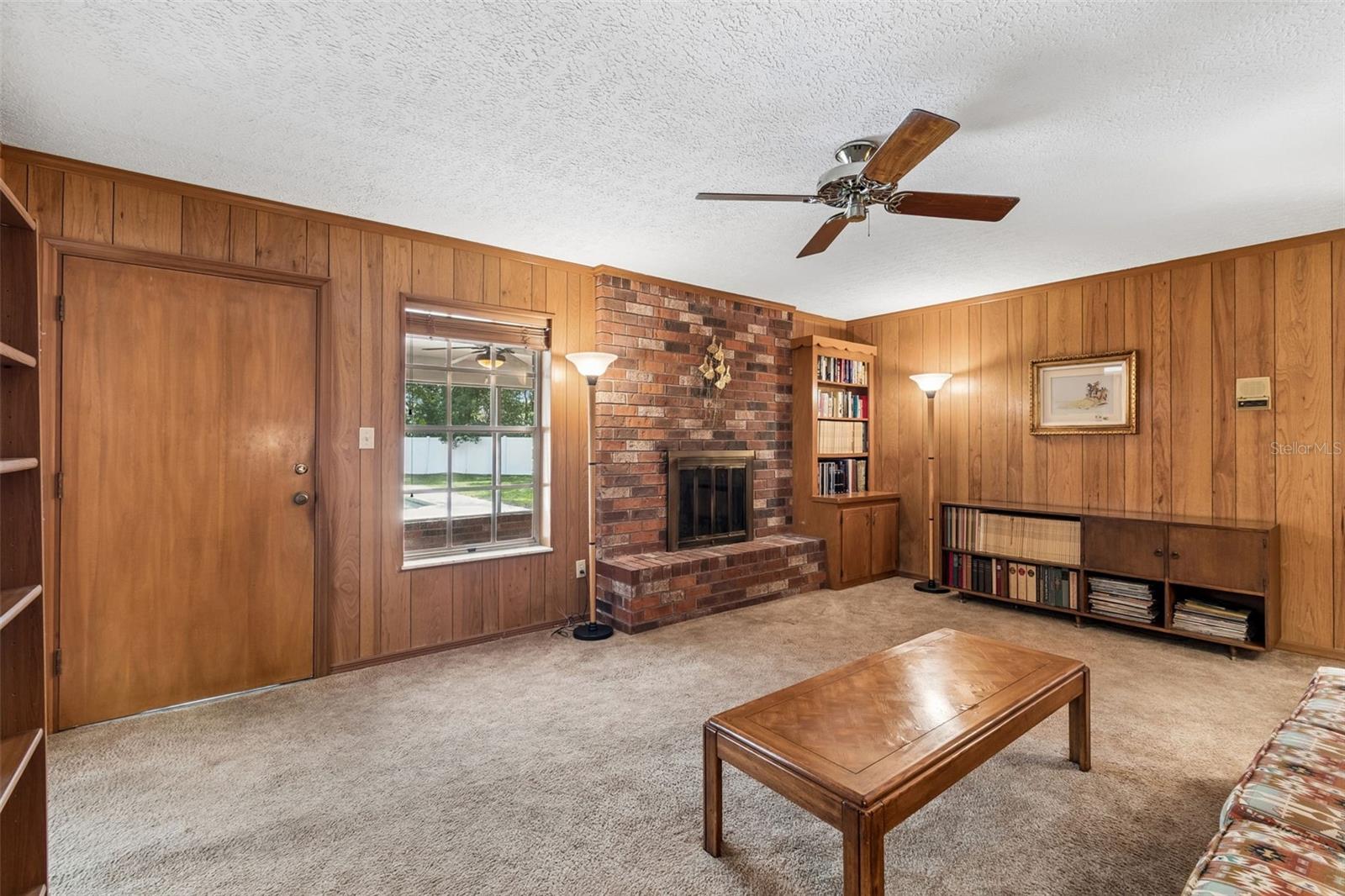 Listing photo id 36 for 6701 Mid Place