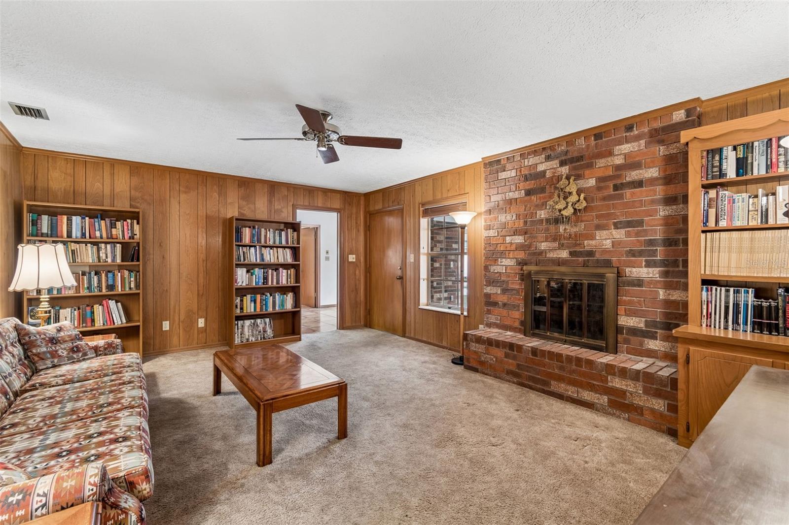 Listing photo id 37 for 6701 Mid Place