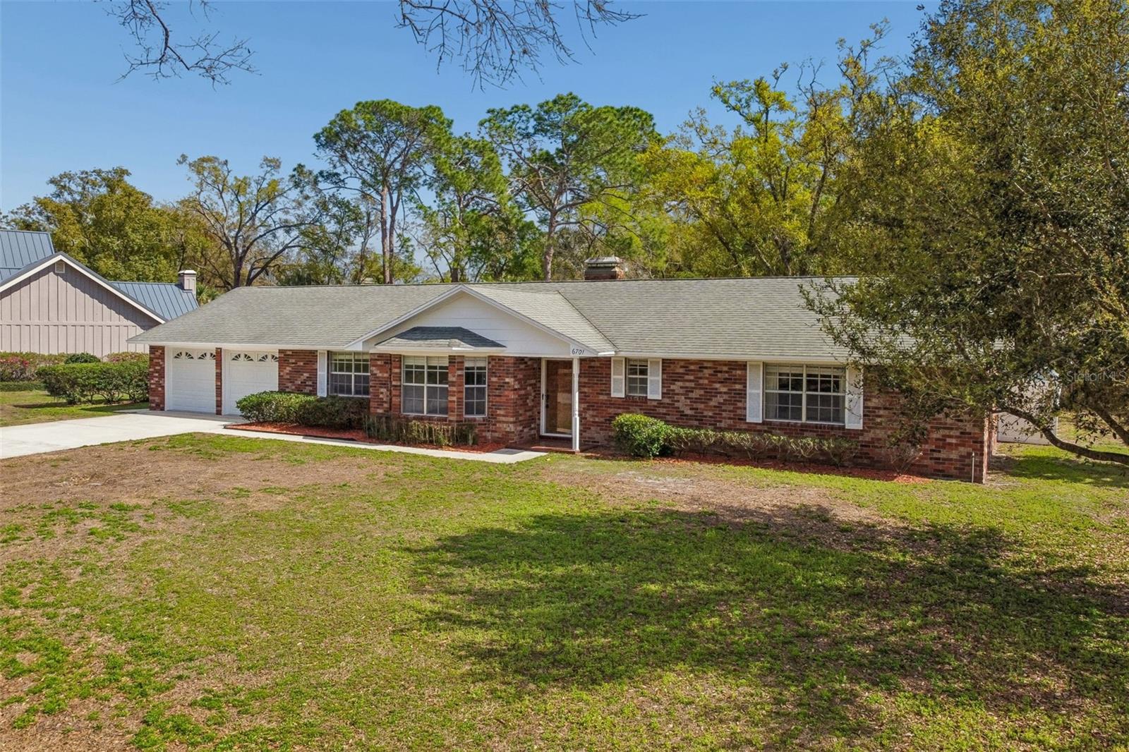 Listing photo id 2 for 6701 Mid Place