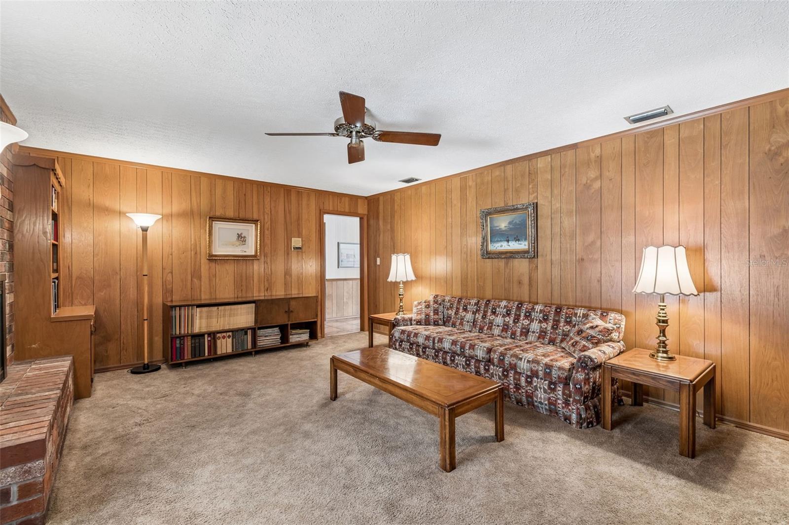 Listing photo id 38 for 6701 Mid Place