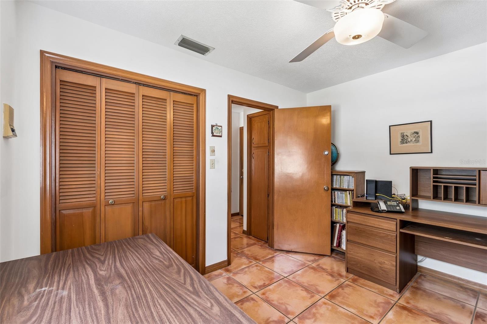 Listing photo id 39 for 6701 Mid Place