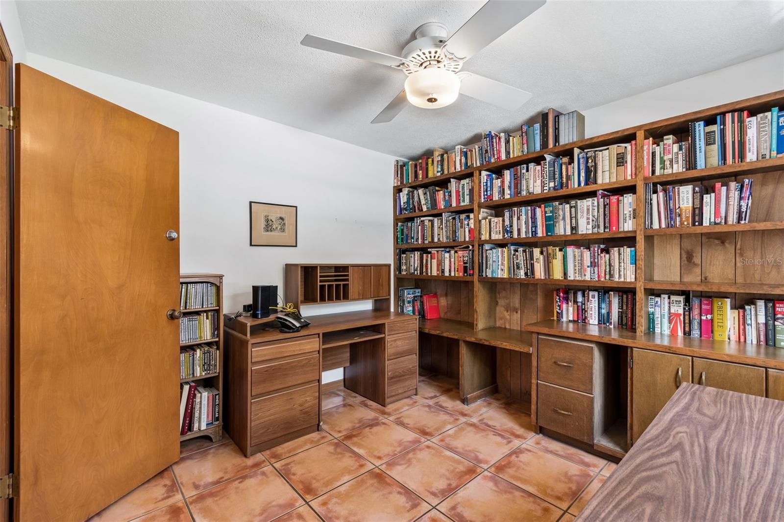 Listing photo id 40 for 6701 Mid Place