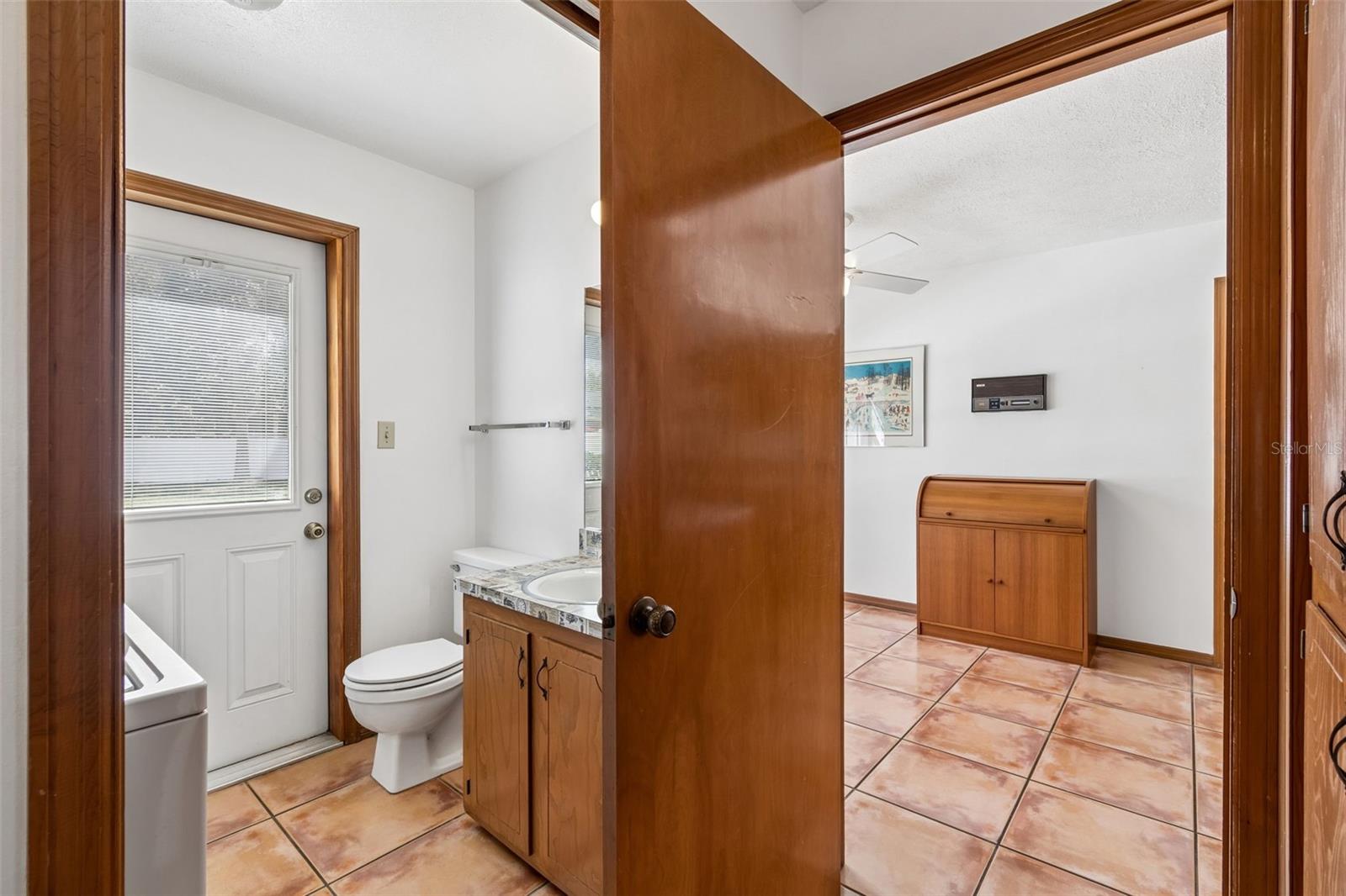 Listing photo id 41 for 6701 Mid Place