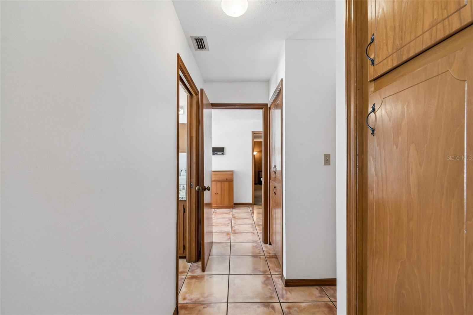 Listing photo id 42 for 6701 Mid Place