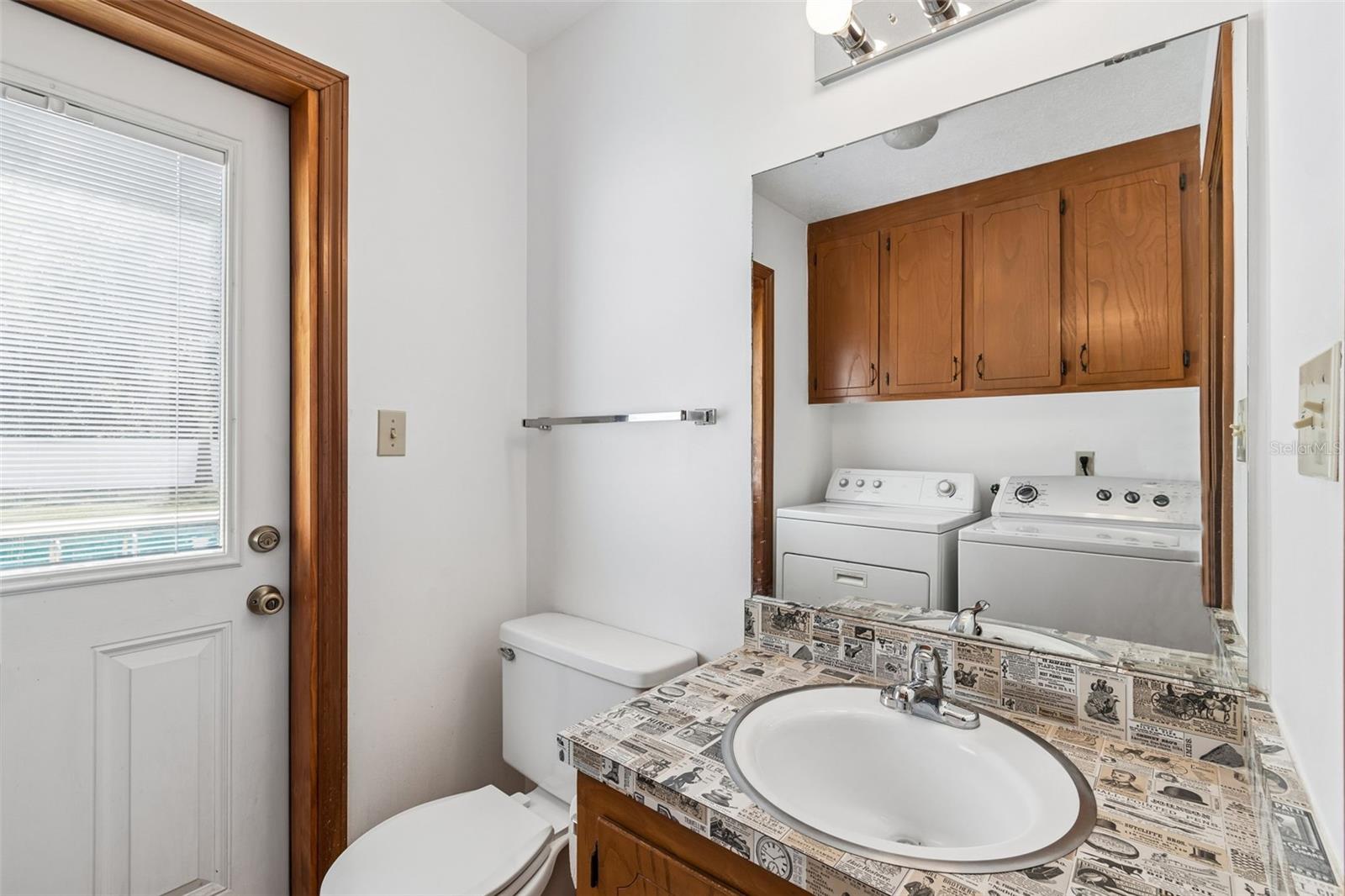 Listing photo id 43 for 6701 Mid Place