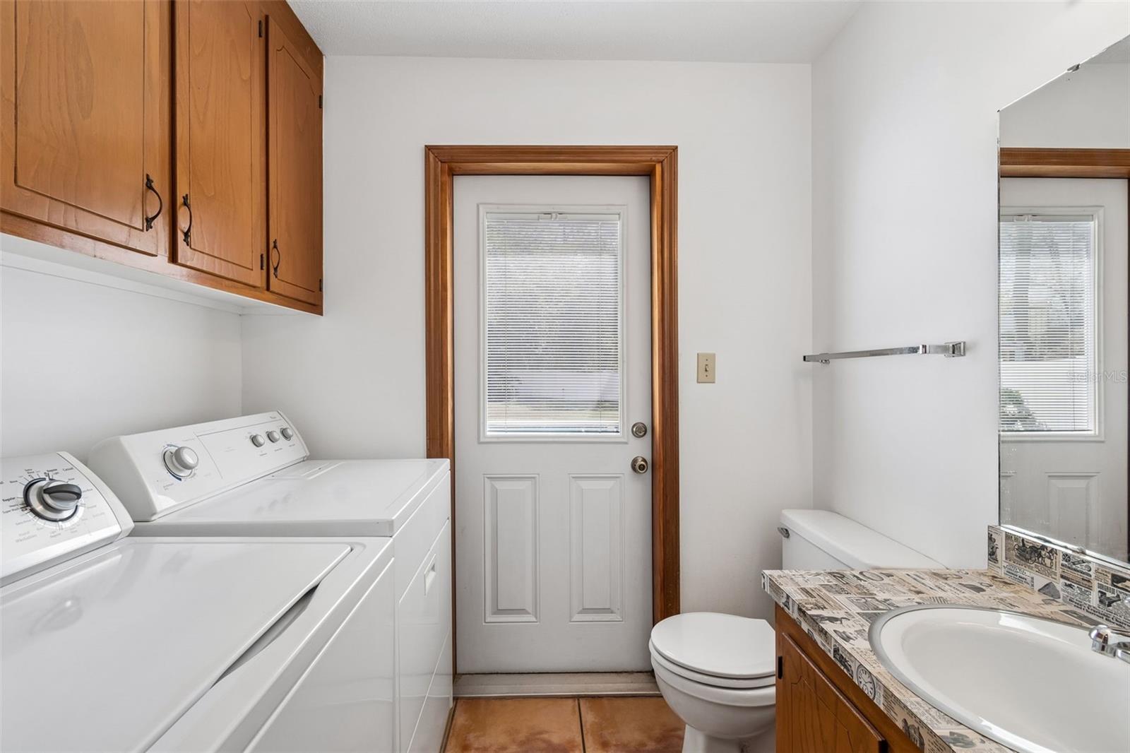 Listing photo id 44 for 6701 Mid Place