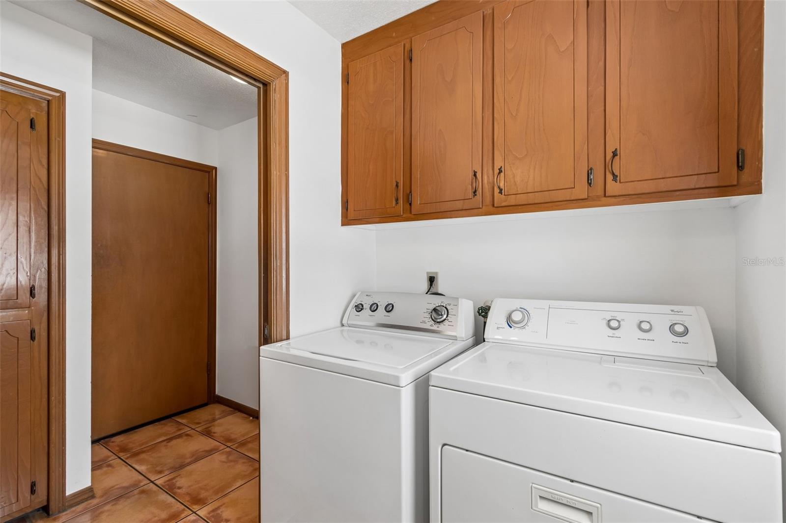 Listing photo id 45 for 6701 Mid Place
