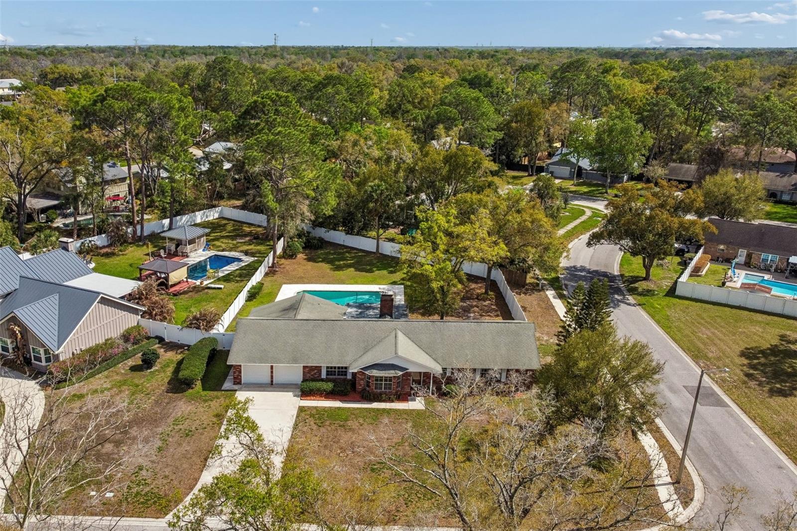 Listing photo id 3 for 6701 Mid Place