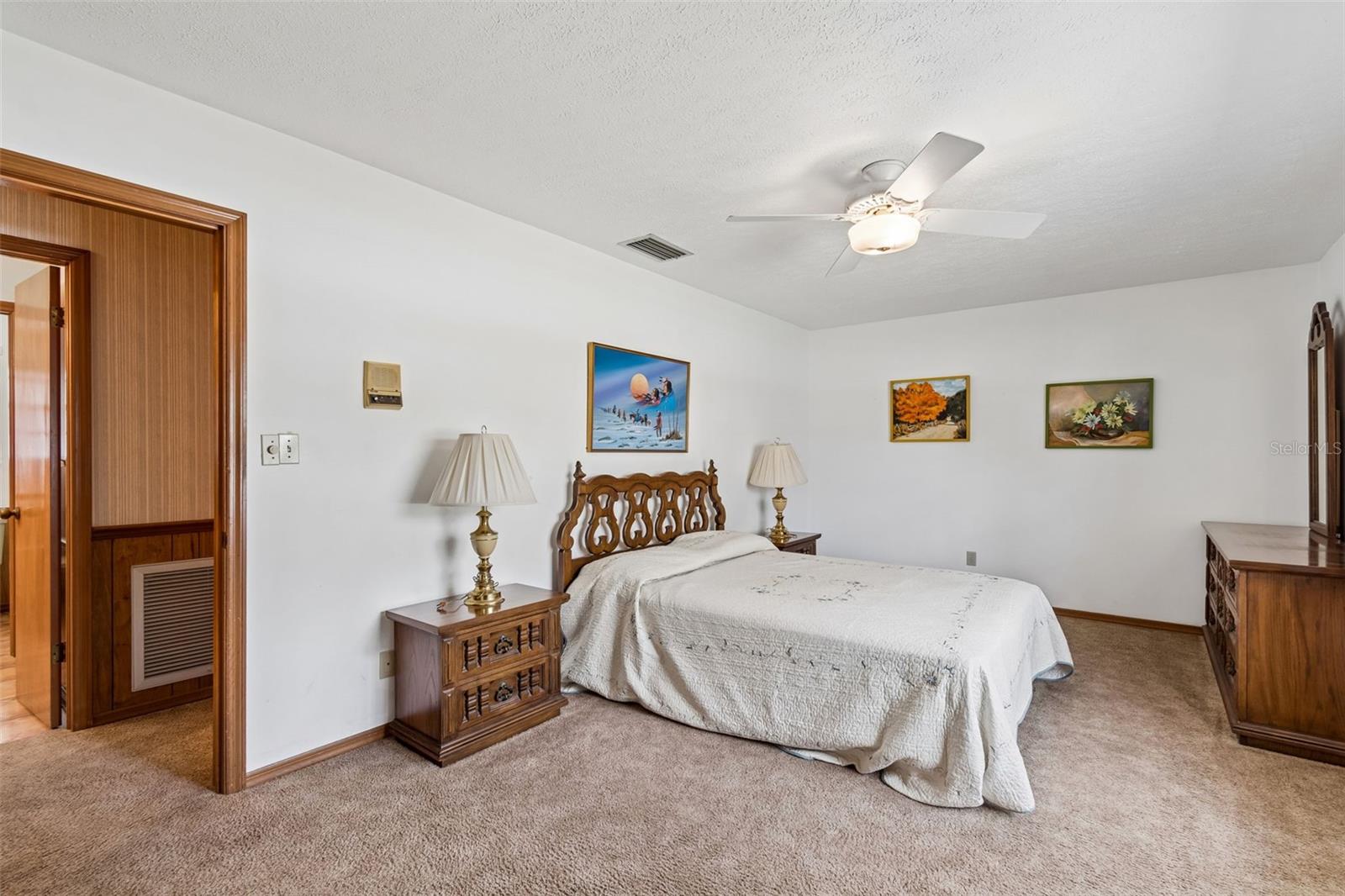 Listing photo id 50 for 6701 Mid Place