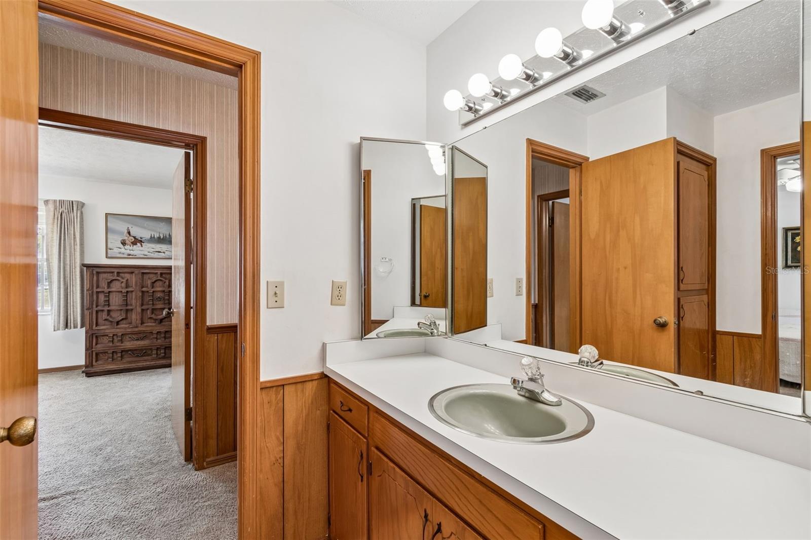 Listing photo id 55 for 6701 Mid Place