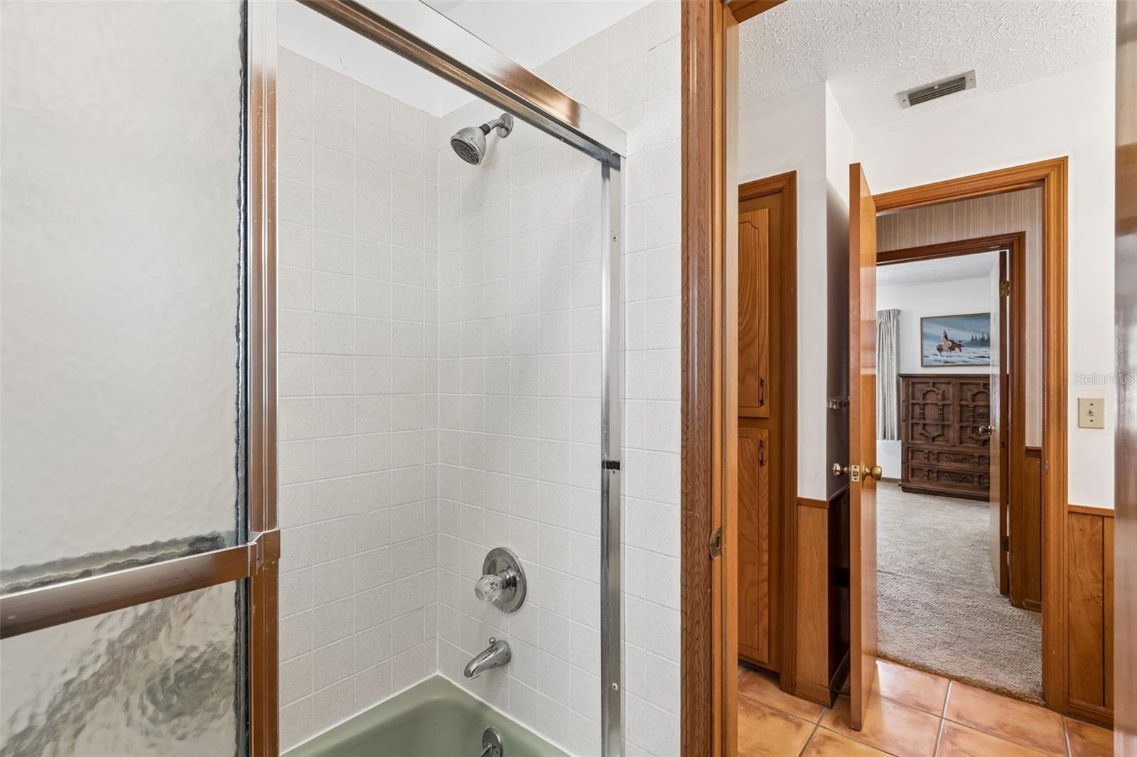 Listing photo id 57 for 6701 Mid Place