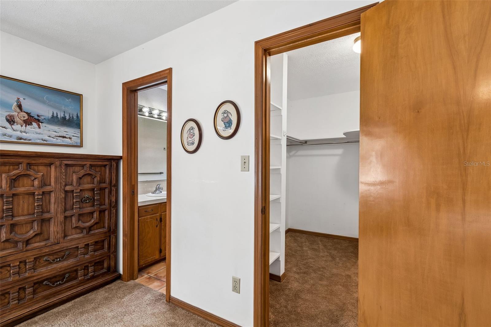 Listing photo id 60 for 6701 Mid Place