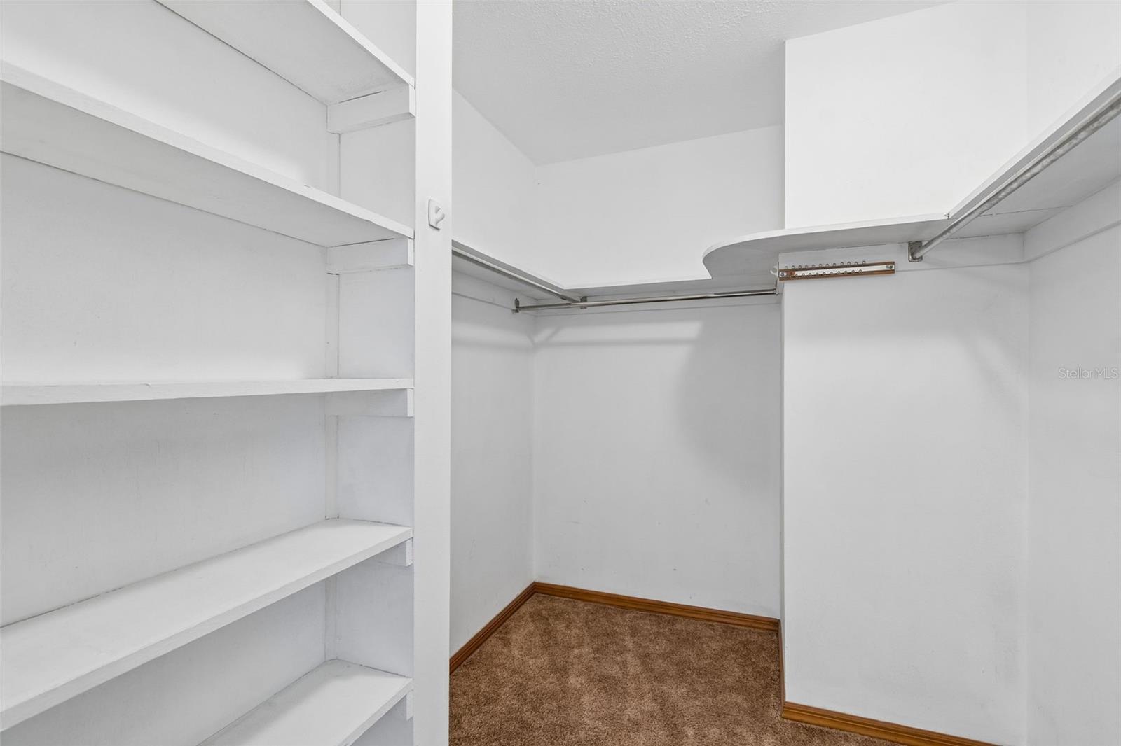 Listing photo id 61 for 6701 Mid Place