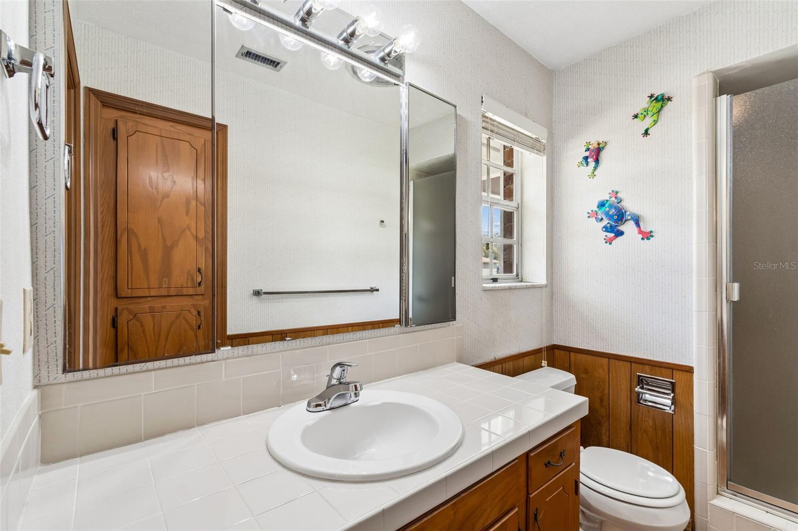 Listing photo id 62 for 6701 Mid Place