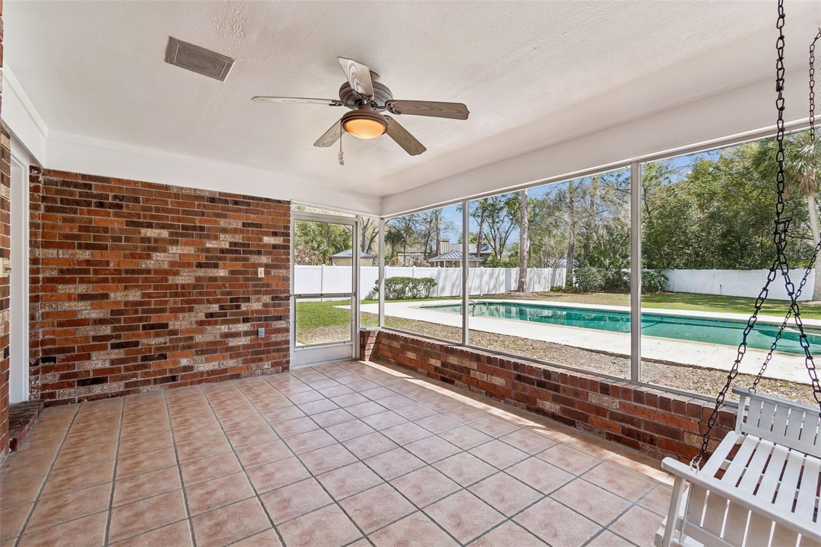 Listing photo id 66 for 6701 Mid Place