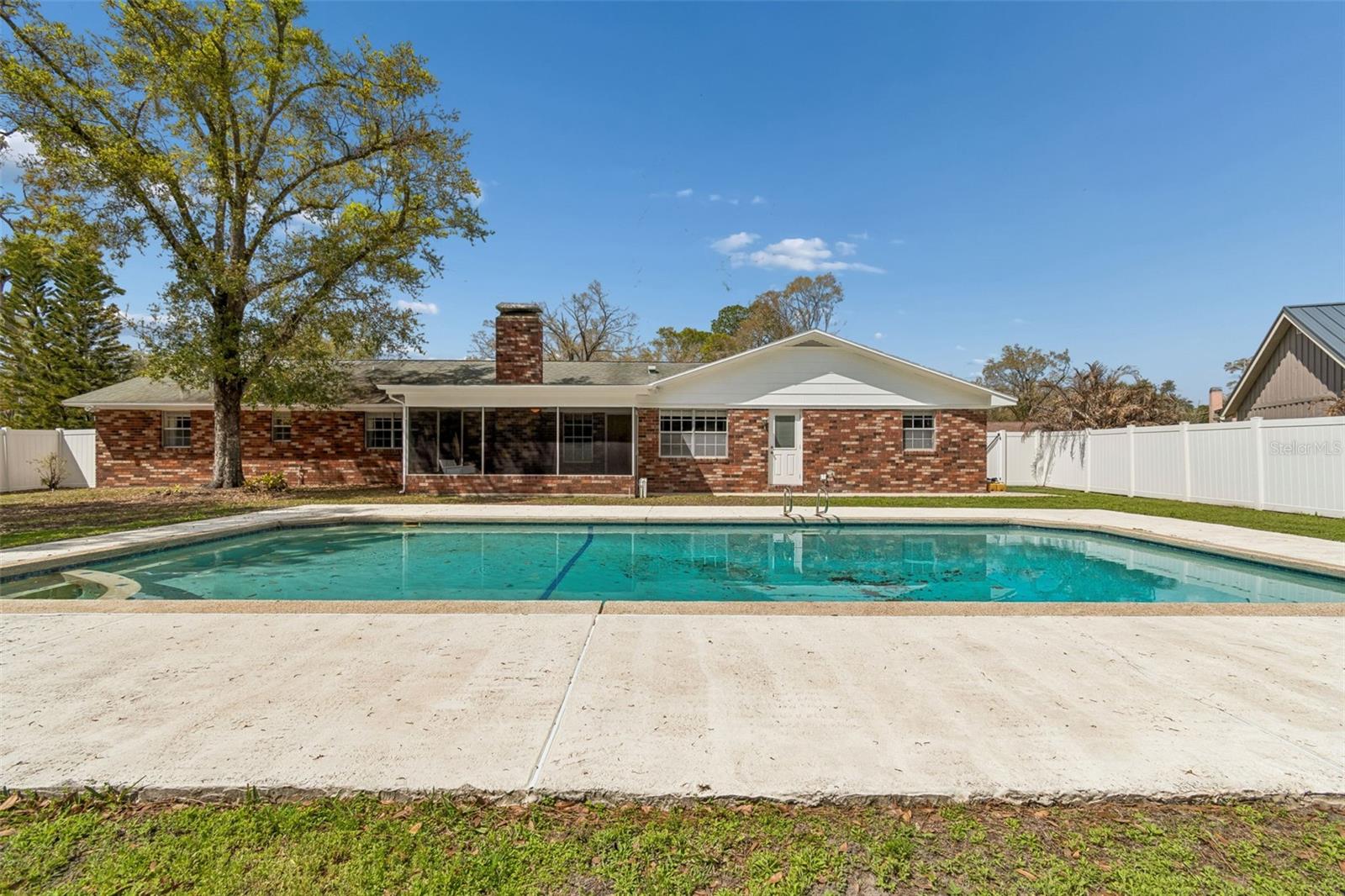 Listing photo id 71 for 6701 Mid Place