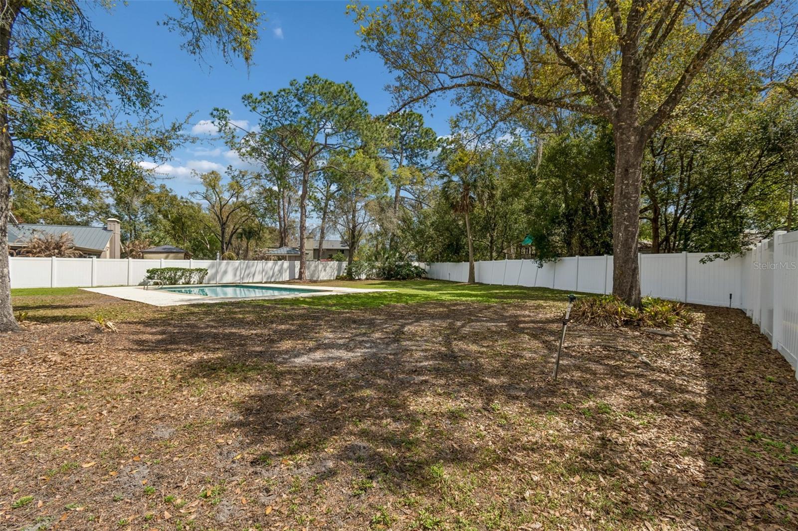 Listing photo id 74 for 6701 Mid Place