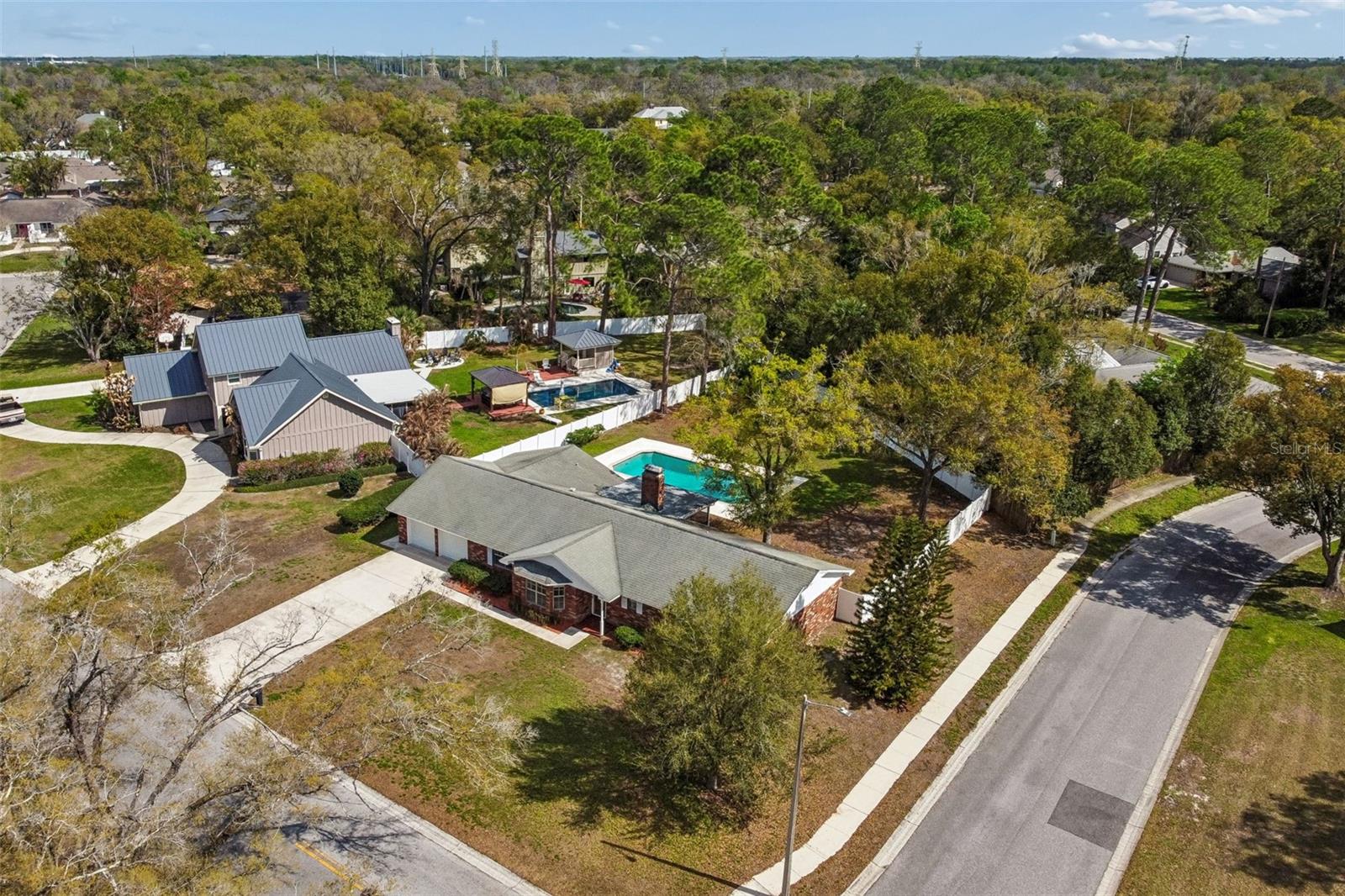 Listing photo id 79 for 6701 Mid Place