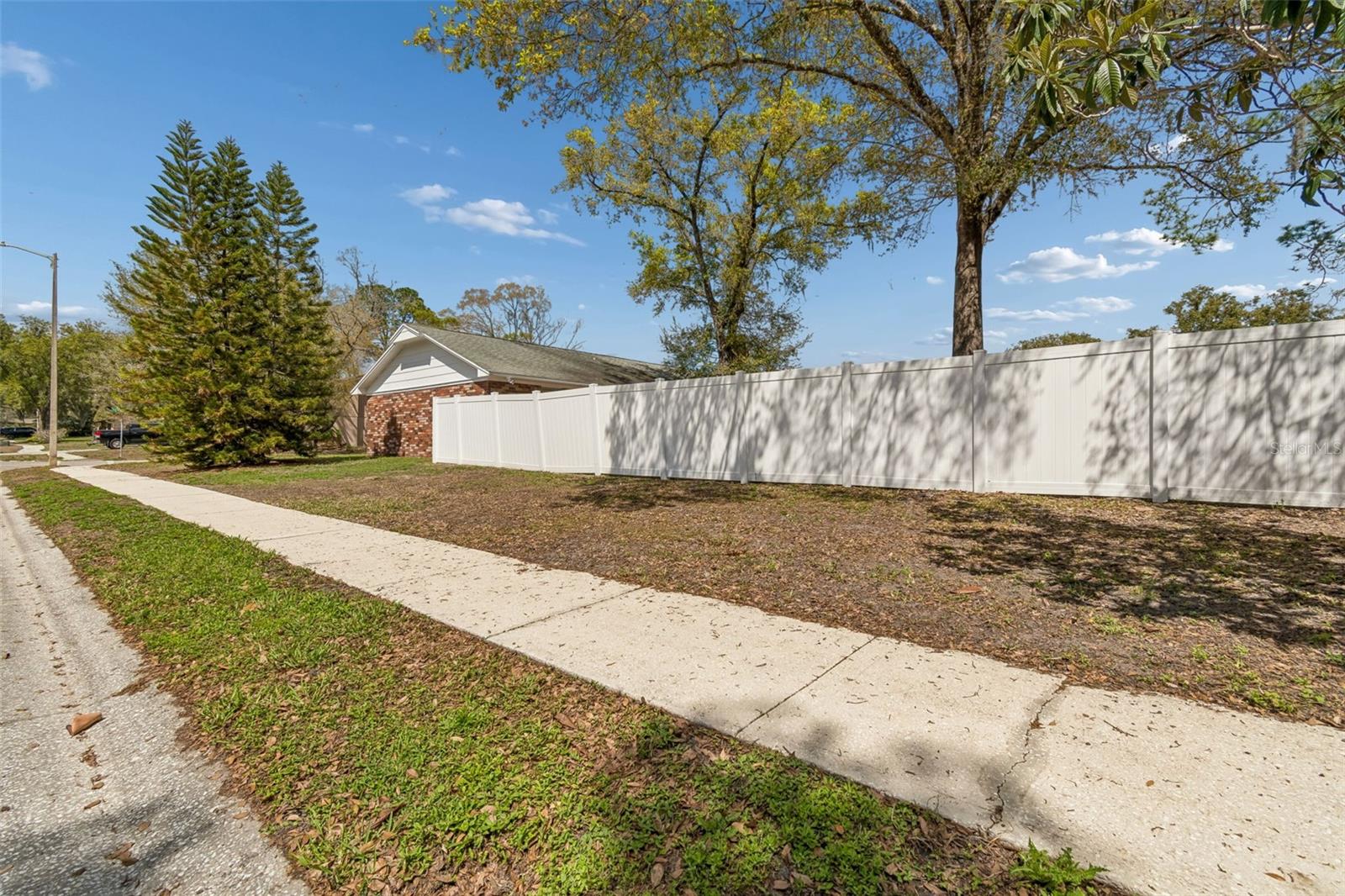 Listing photo id 81 for 6701 Mid Place