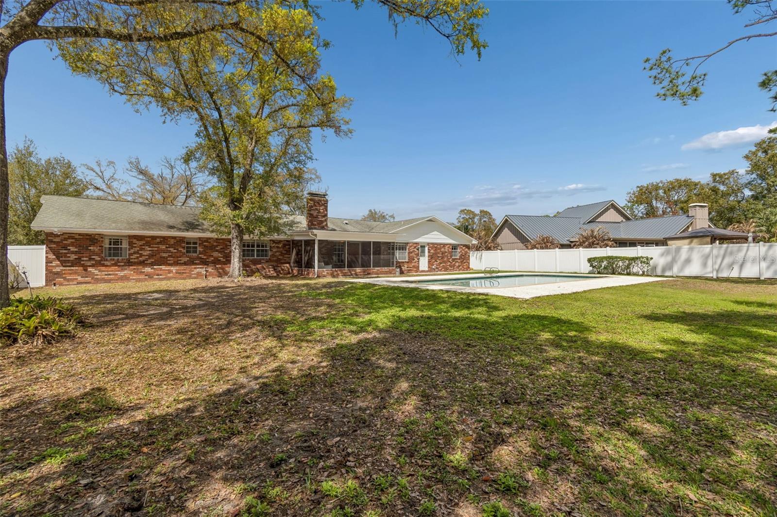 Listing photo id 82 for 6701 Mid Place