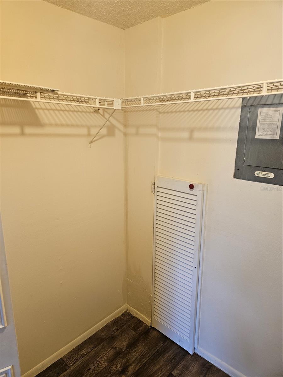 Image 16 of 23 For 946 Virginia Street 104