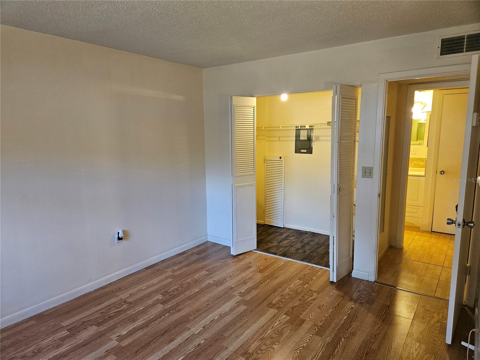 Image 9 of 23 For 946 Virginia Street 104