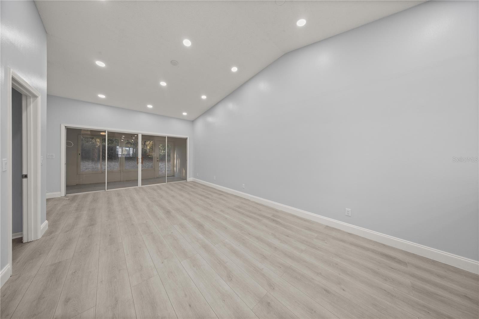 Image 16 of 32 For 10441 85th Court