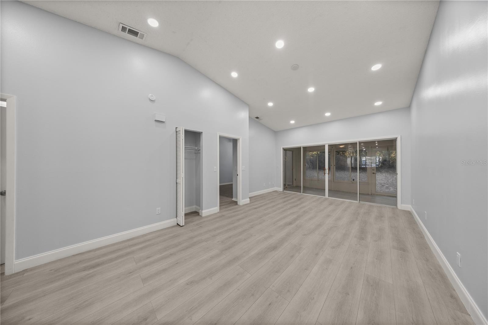 Image 17 of 32 For 10441 85th Court