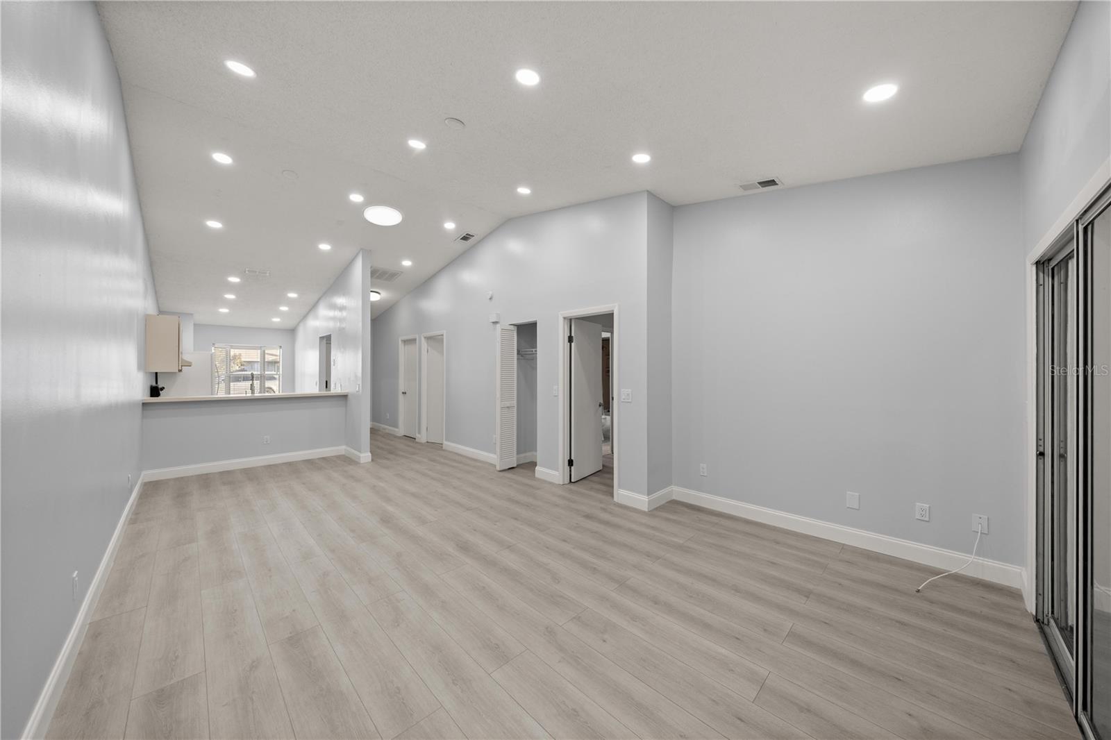 Image 21 of 32 For 10441 85th Court