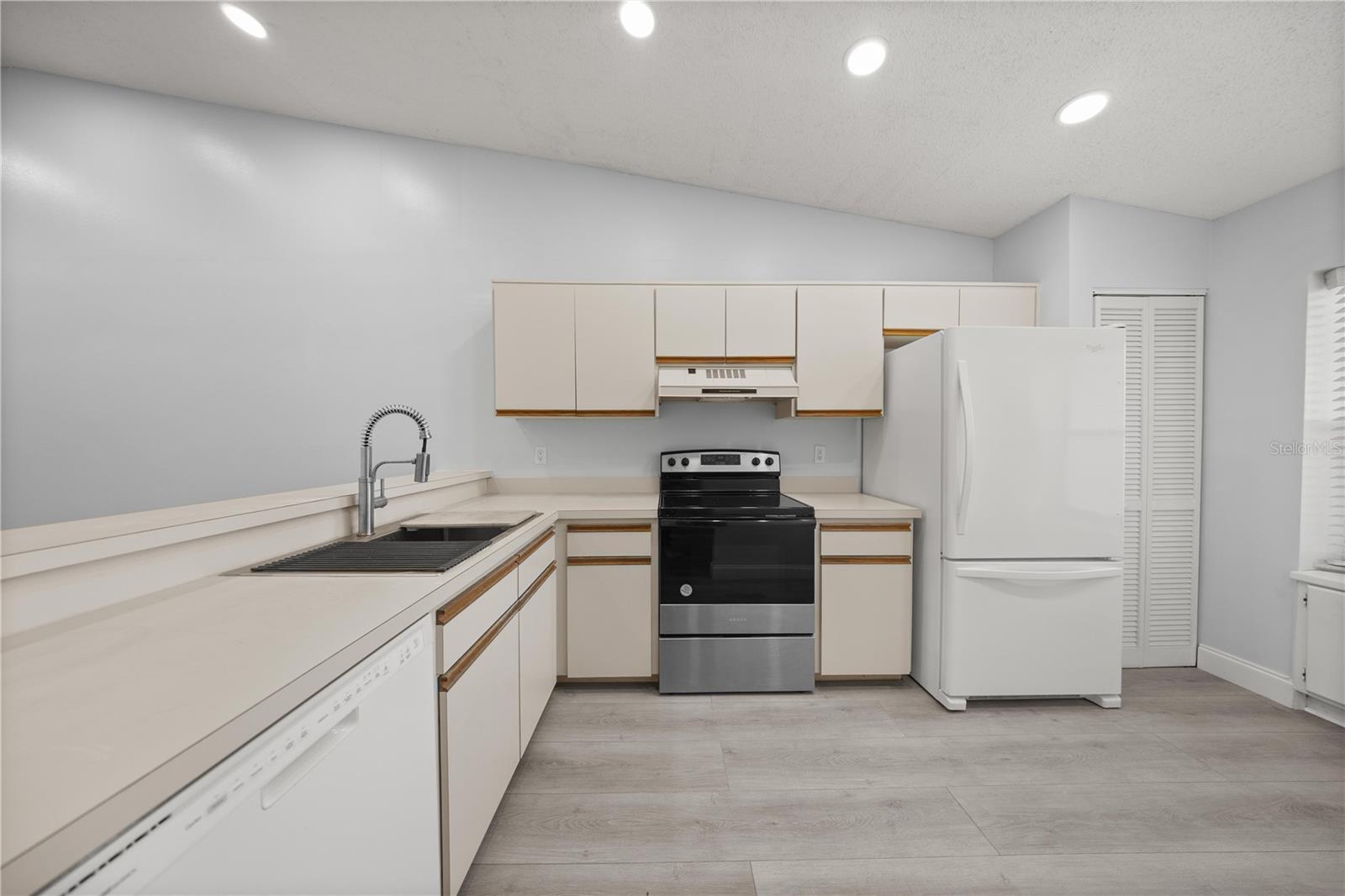 Image 8 of 32 For 10441 85th Court