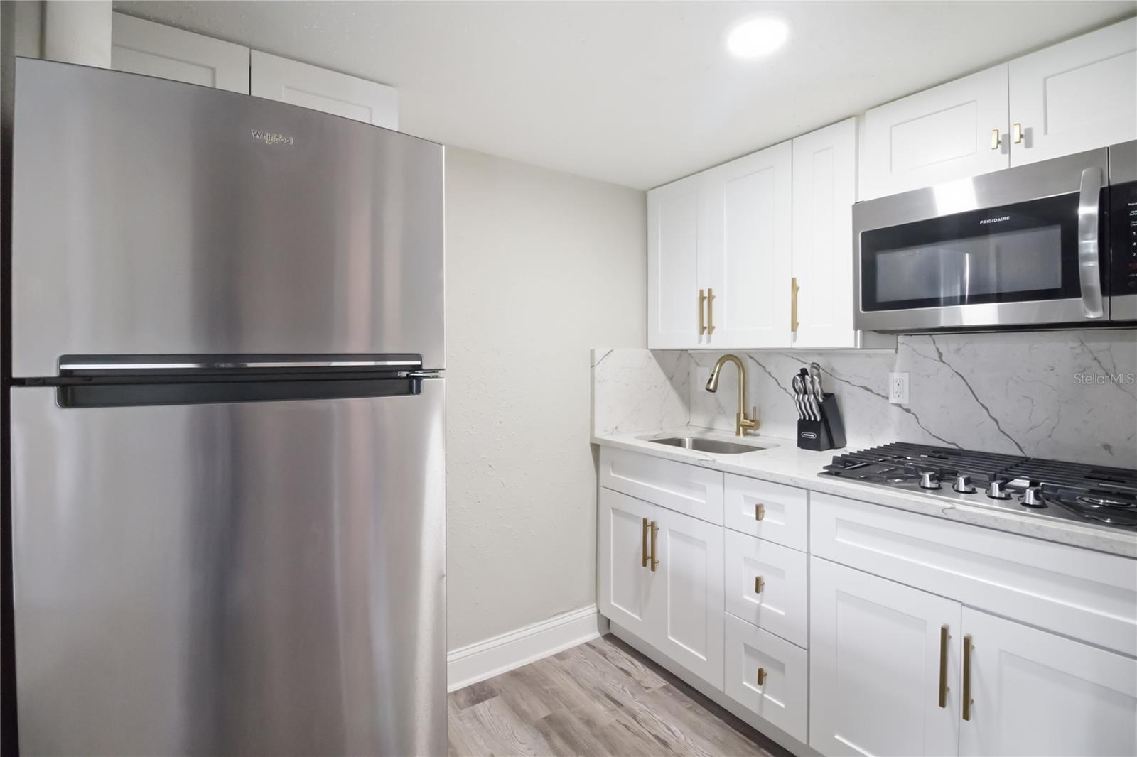 Image 14 of 32 For 127 Oyster Bay Circle 110