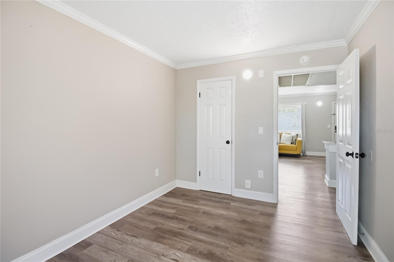 Image 15 of 32 For 127 Oyster Bay Circle 110