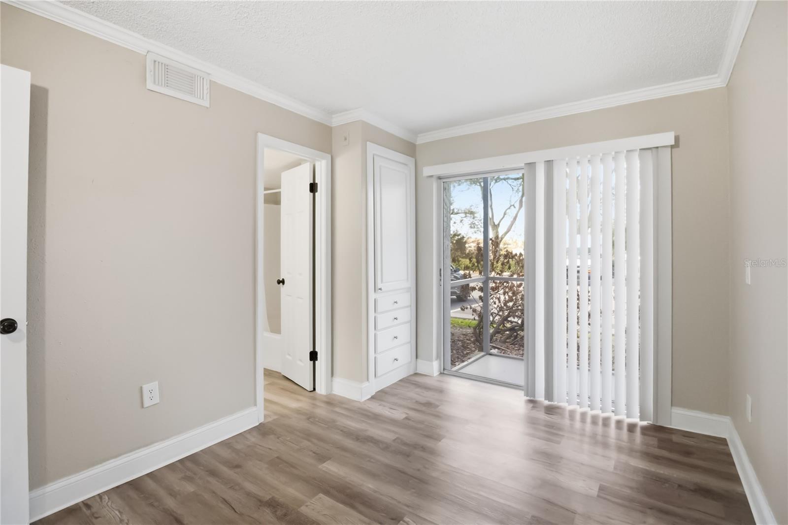 Image 17 of 32 For 127 Oyster Bay Circle 110