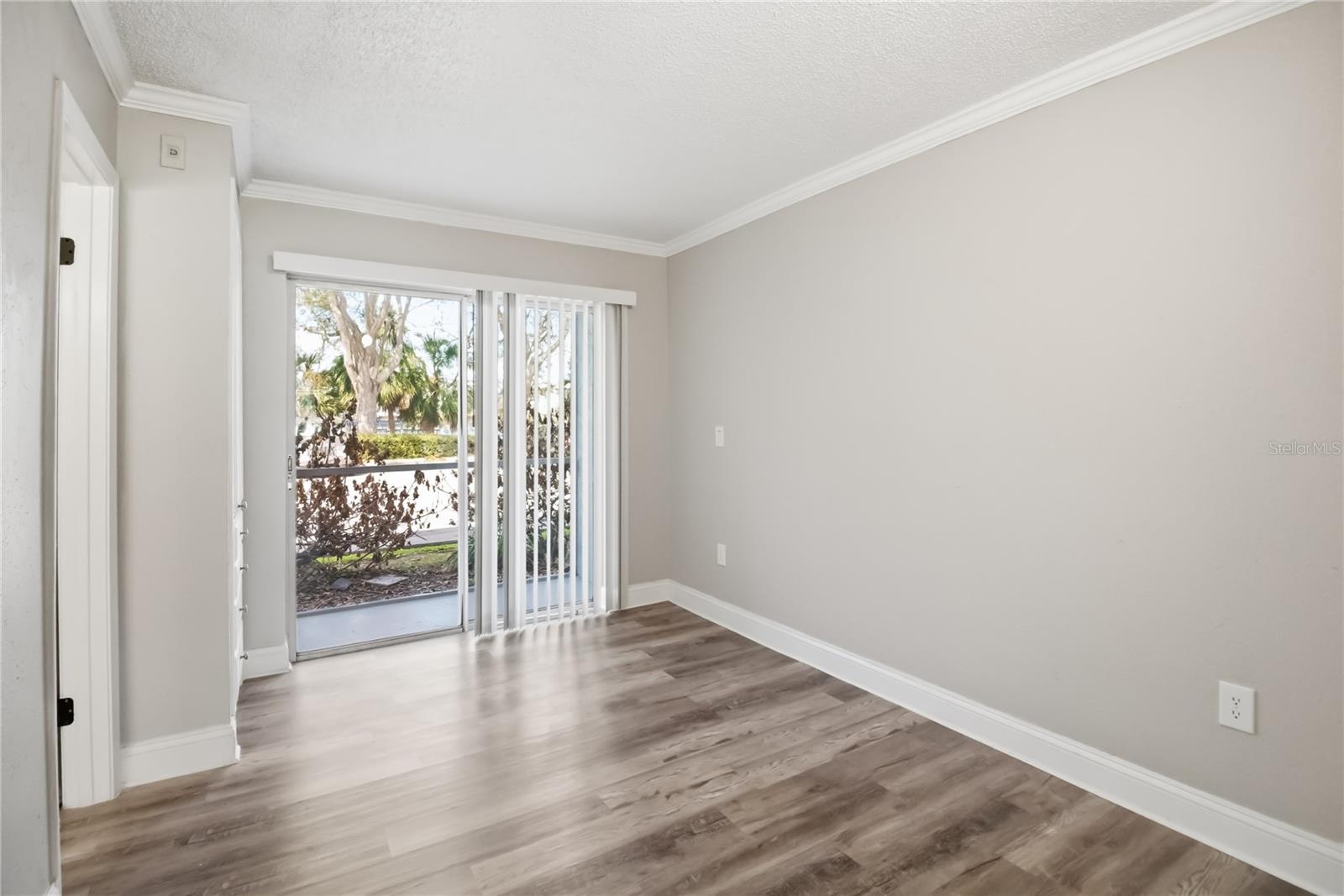 Image 18 of 32 For 127 Oyster Bay Circle 110