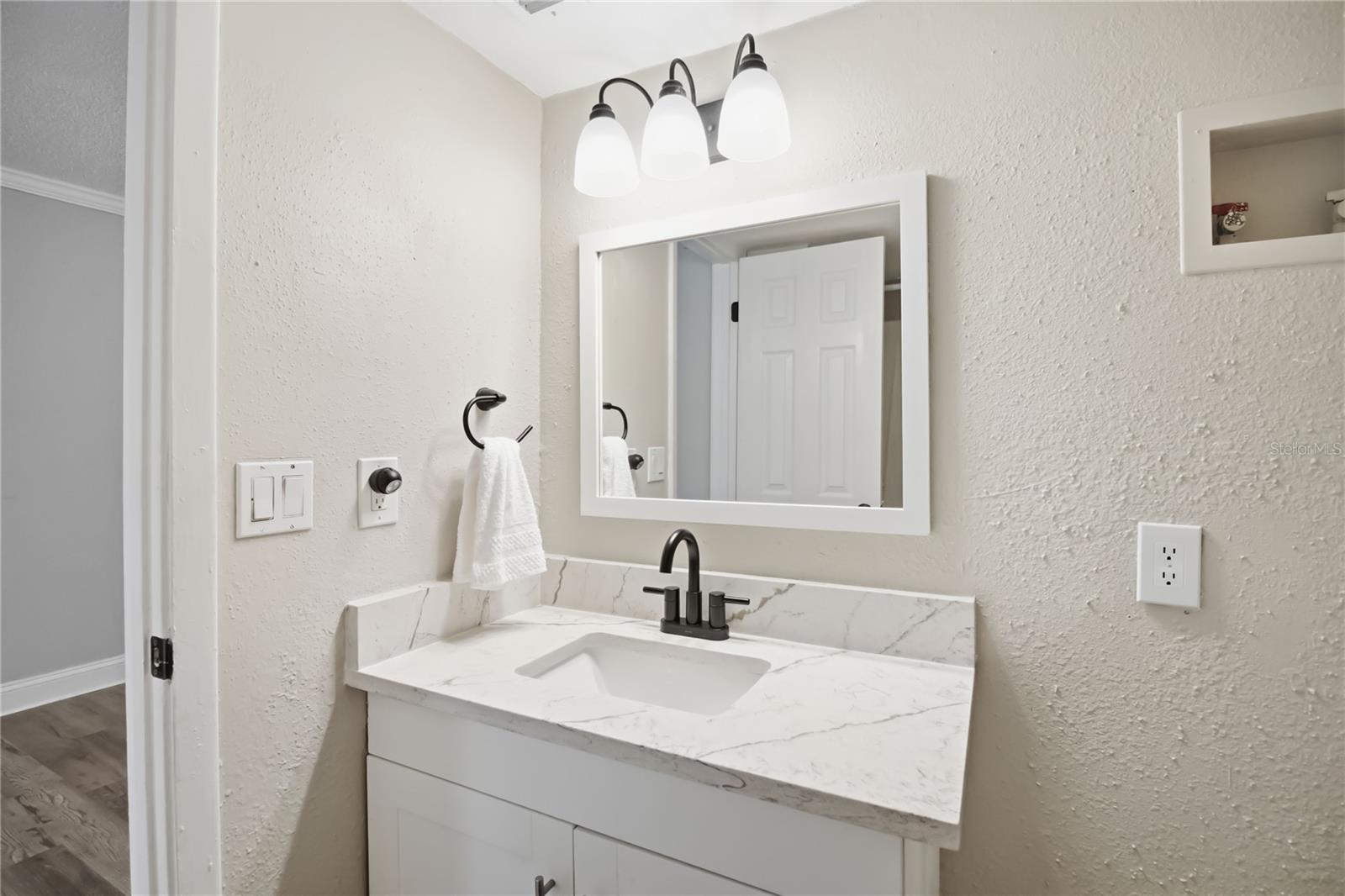 Image 20 of 32 For 127 Oyster Bay Circle 110