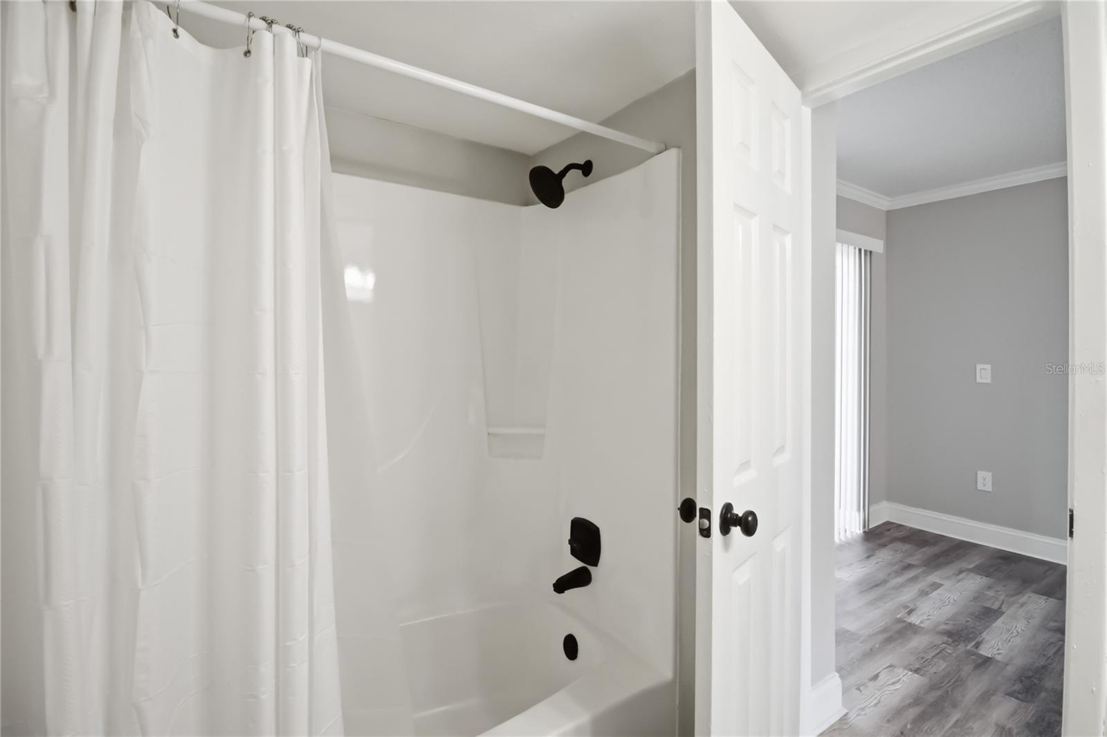 Image 22 of 32 For 127 Oyster Bay Circle 110