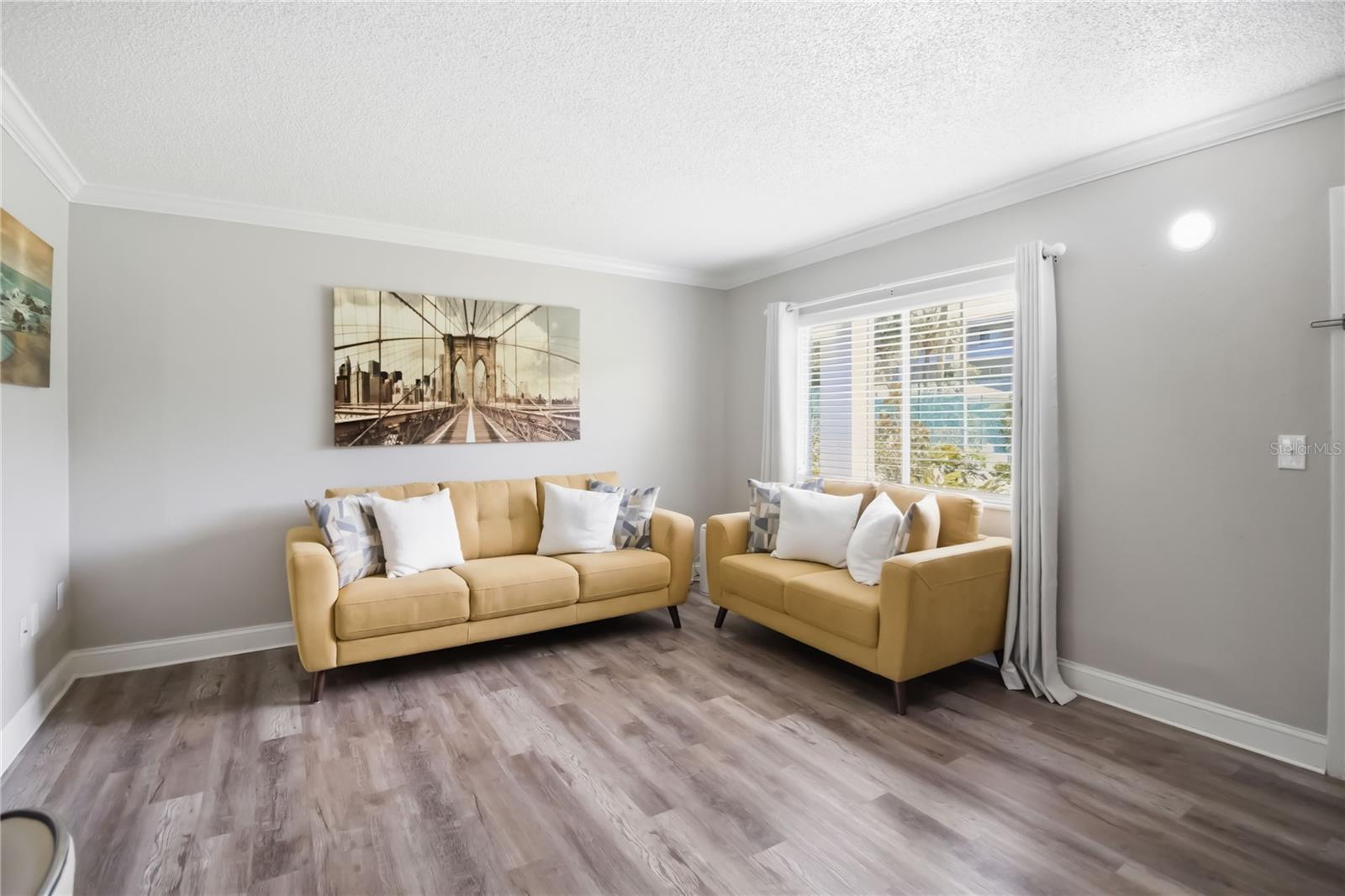 Image 9 of 32 For 127 Oyster Bay Circle 110