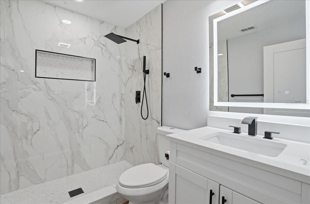 Image 11 of 19 For 5721 65th Avenue N