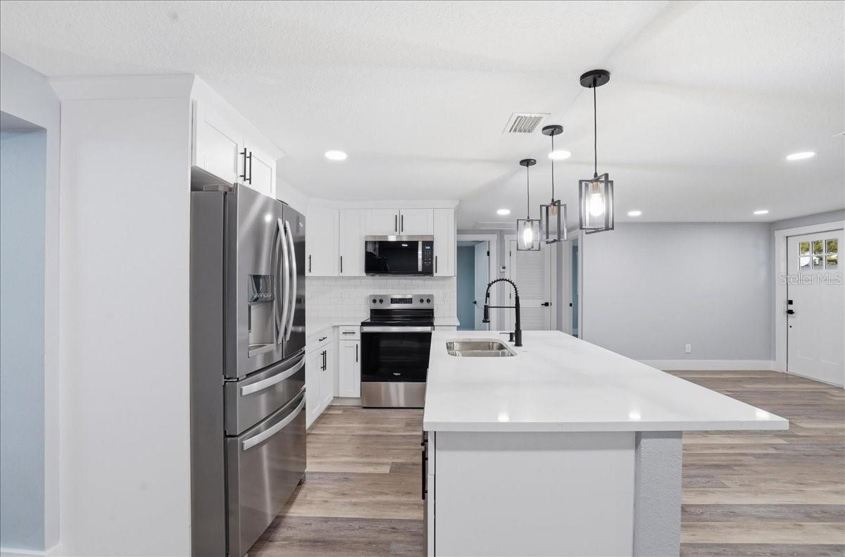 Image 7 of 19 For 5721 65th Avenue N