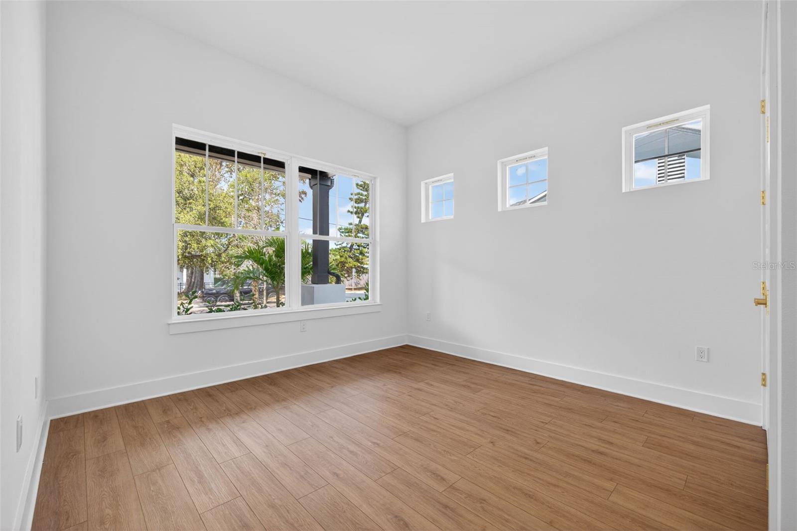 Image 12 of 35 For 842 30th Avenue