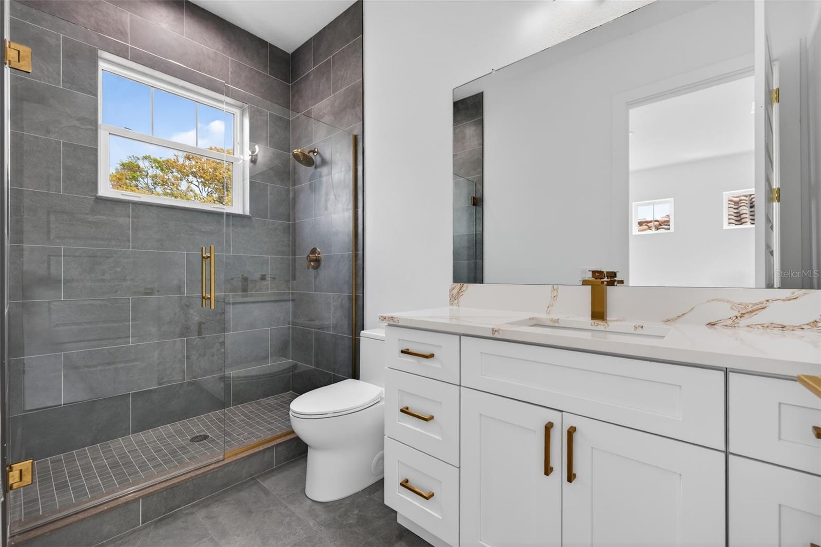 Image 21 of 35 For 842 30th Avenue