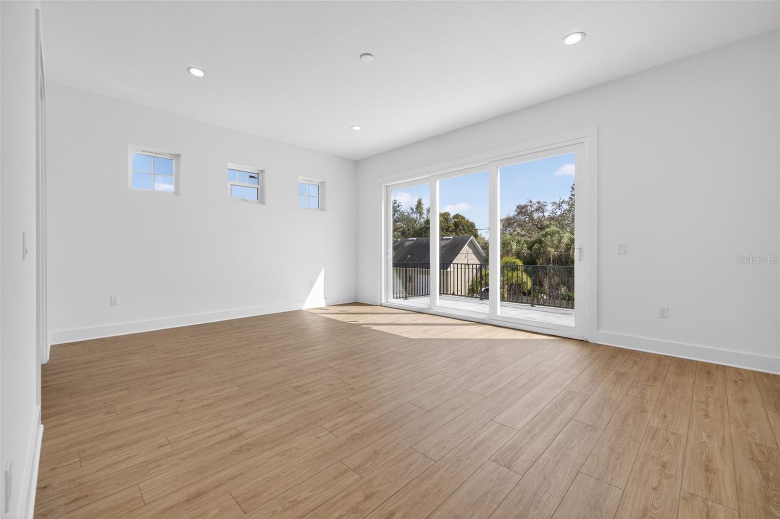 Image 23 of 35 For 842 30th Avenue