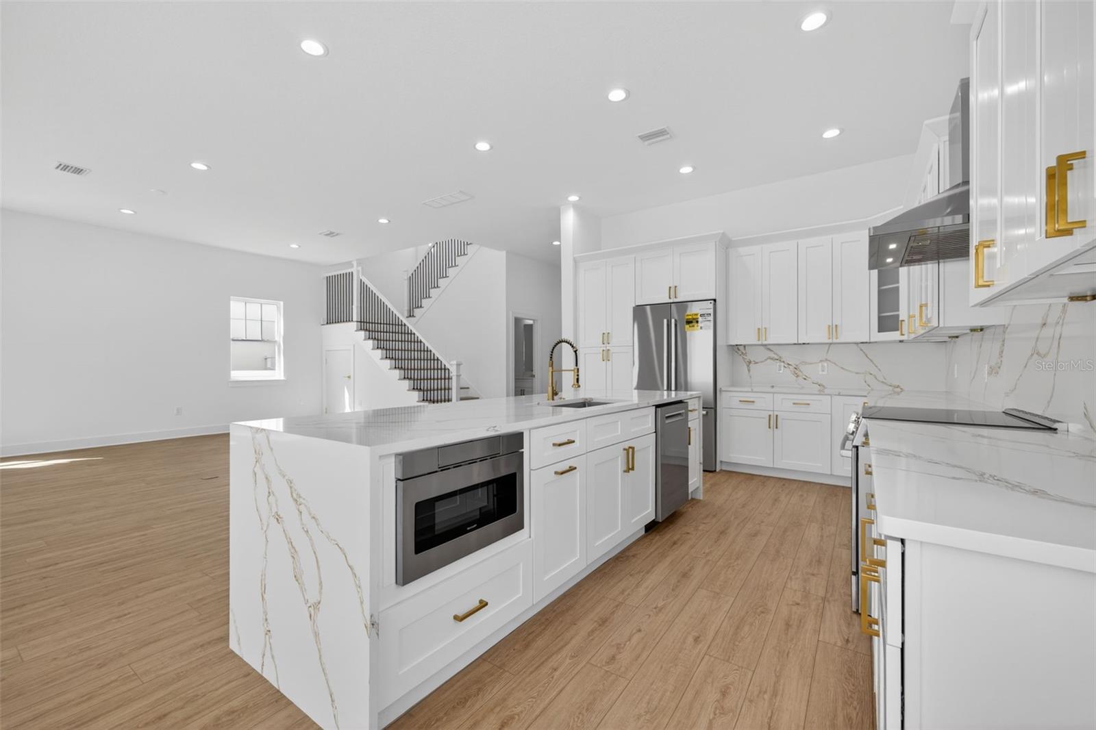 Image 5 of 35 For 842 30th Avenue