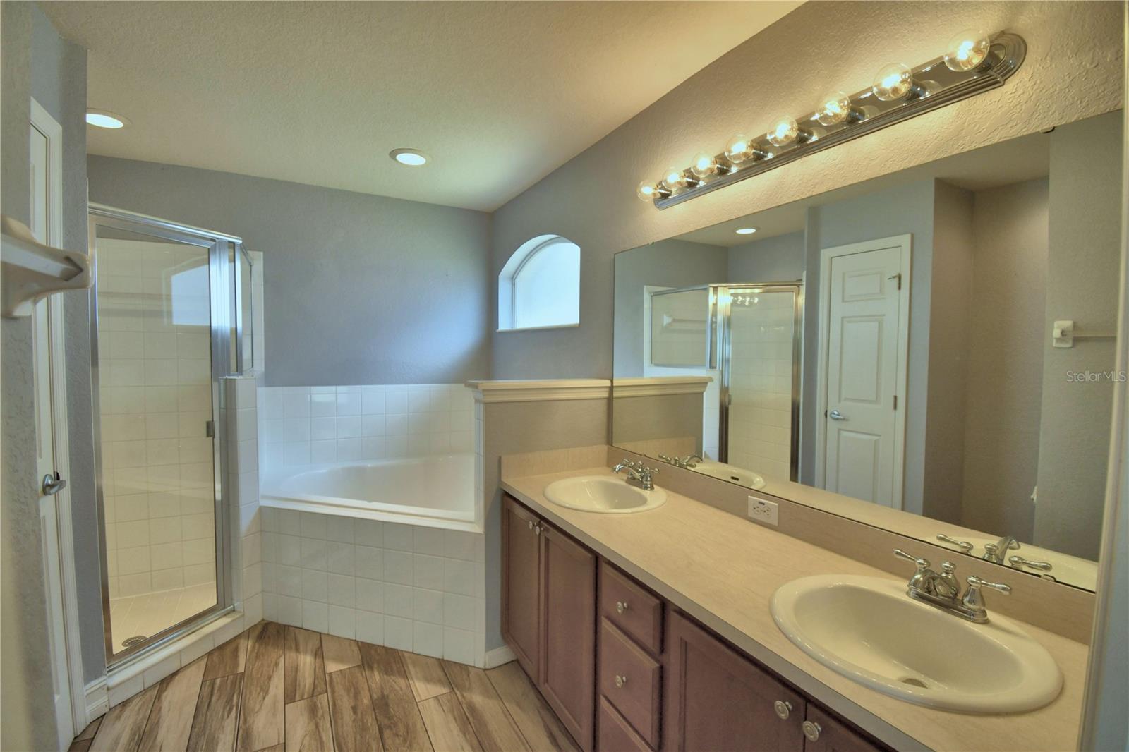 Image 29 of 58 For 2055 Golden Meadow Way