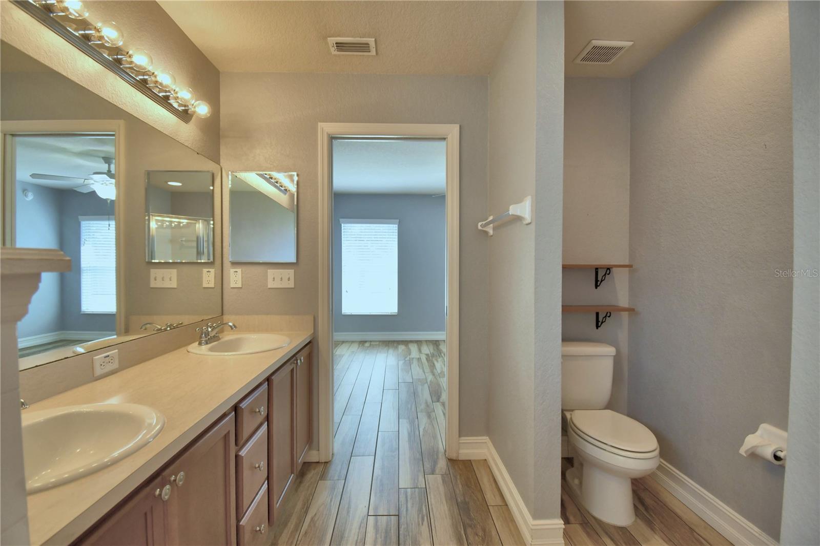 Image 31 of 58 For 2055 Golden Meadow Way