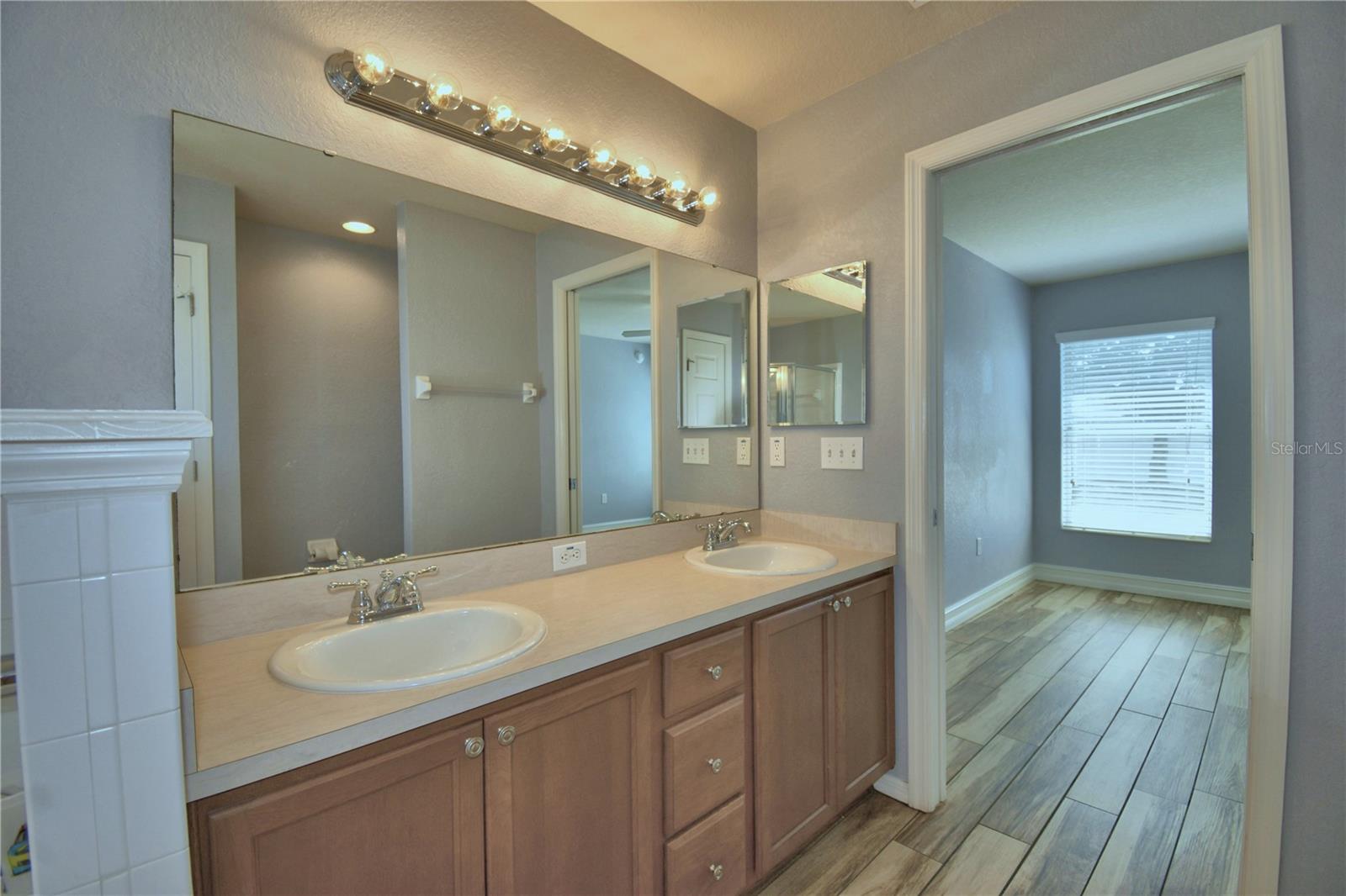 Image 32 of 58 For 2055 Golden Meadow Way